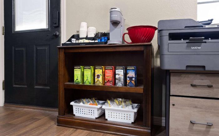 Eagle's Den Suites Kenedy a Travelodge by Wyndham
