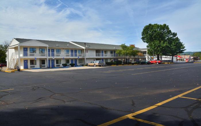 Motel 6 Southington, CT - Hartford
