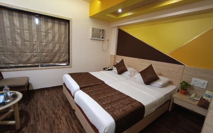 Rajhans Hotel