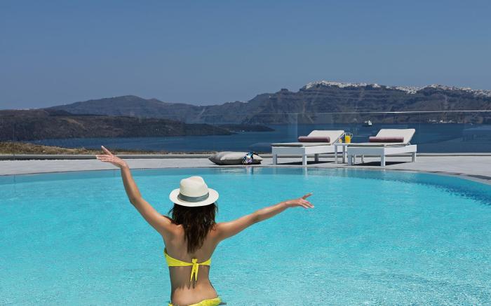 Acroterra Rosa Luxury Suites