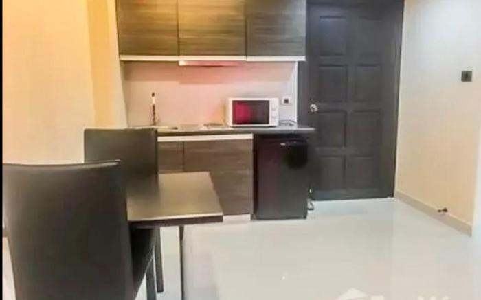 Nice apartment in great area with all amenities 