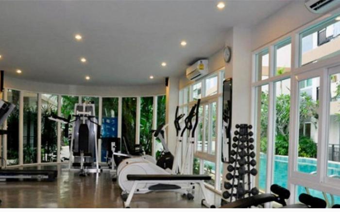 Nice apartment in great area with all amenities 