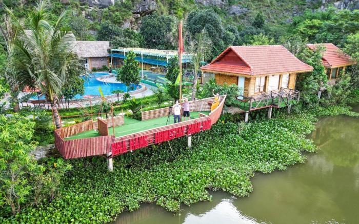 Xuan Son Lakeside Bungalow