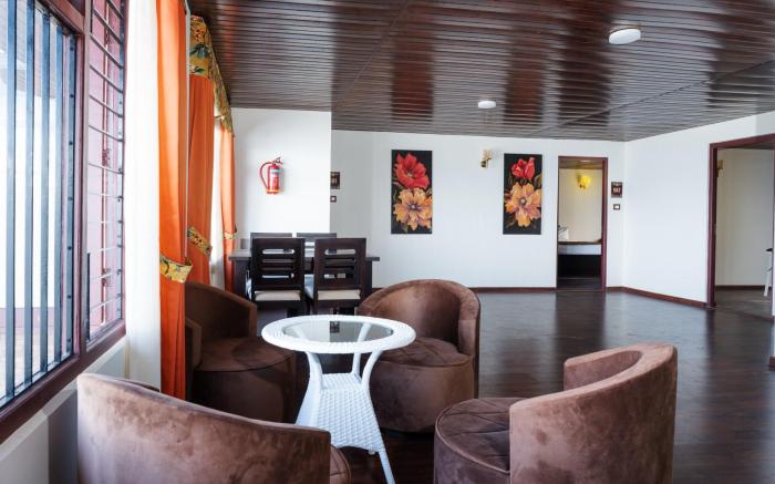 Summit Sherpa Mountain Hotel