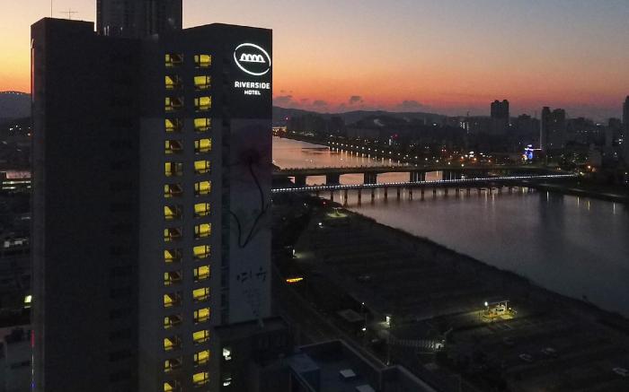 hotel riverside