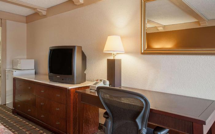 Knights Inn - Greensburg PA