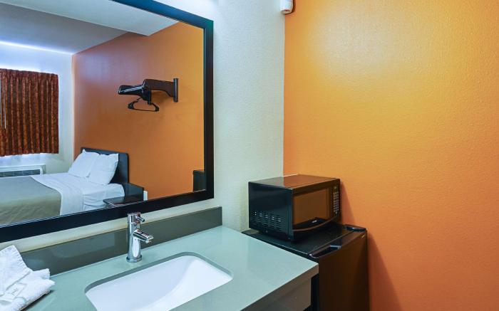 Motel 6 Hesperia, CA - East