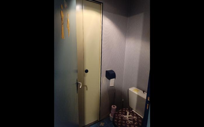 Single bed with a large desk