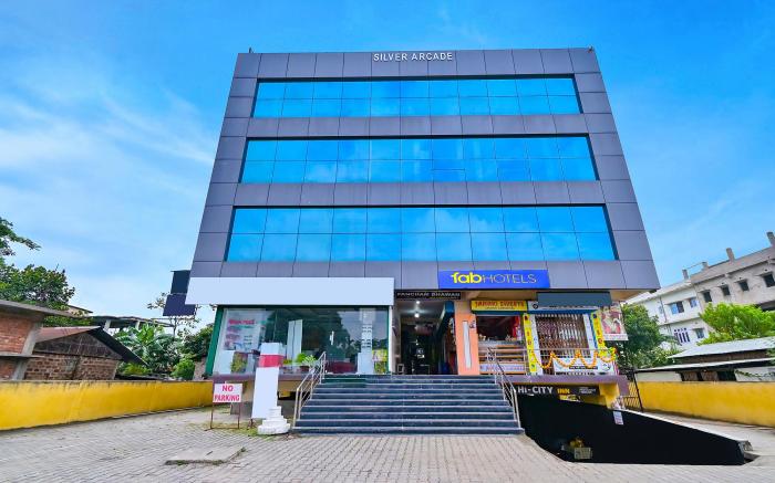 FabHotel Penthouse - A K Dev Road