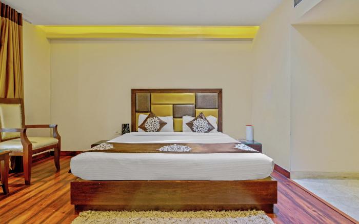 Hotel Aura IP Grand Near Karkardooma Metro Station