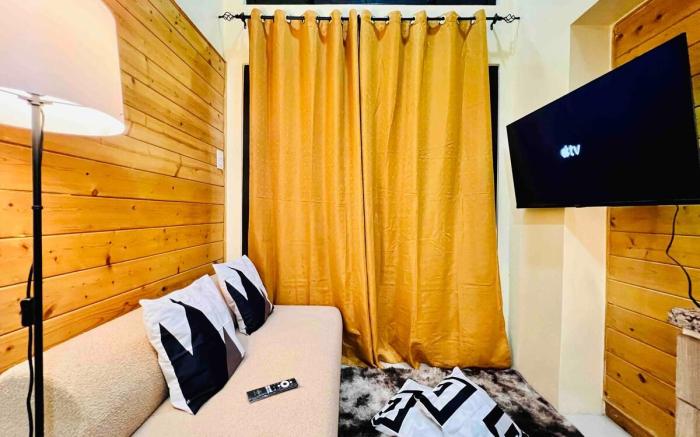 Loft Type Condo w/ Balcony & Free parking