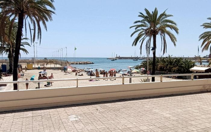 Casa Bella Vita - Beachfront studio apartment