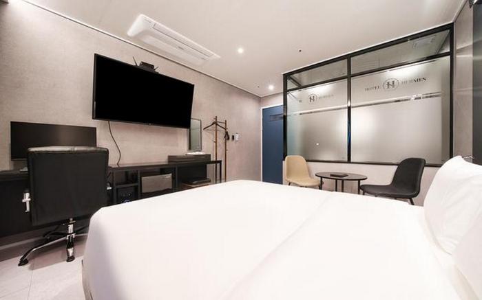 Hotel Hermes at Yongin Everland Station