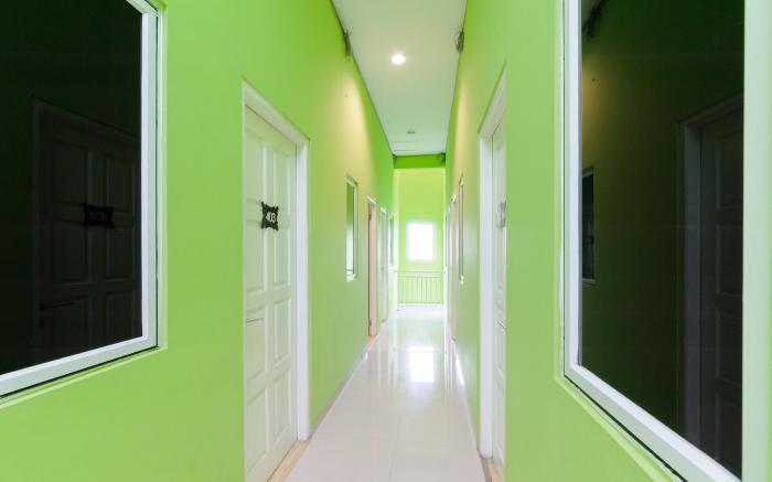 RedDoorz near Stasiun Palmerah