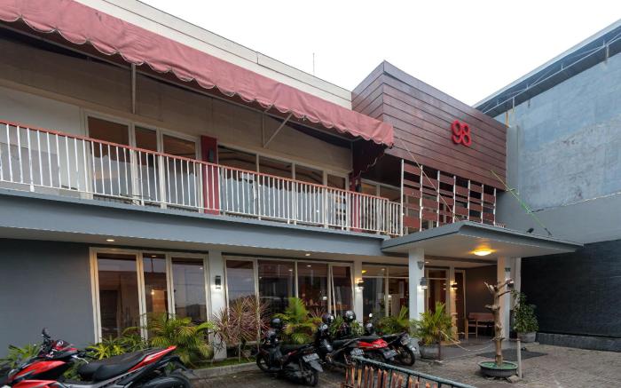 RedDoorz @ Kutisari Surabaya