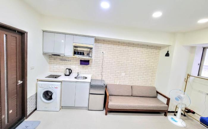 Ximending (Emei 61) elevator, 2 minutes to the MRT