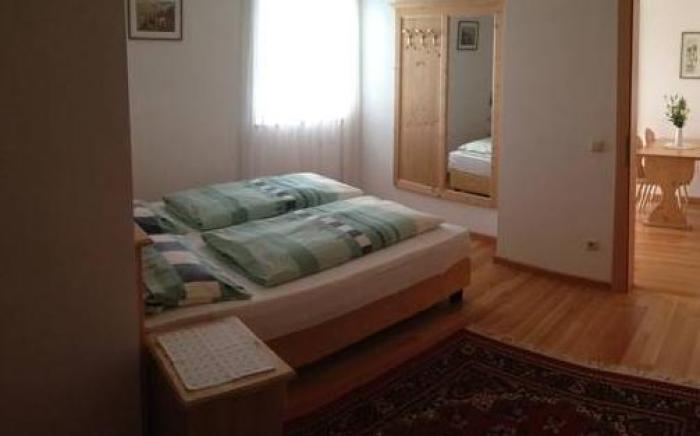 Presulis Hideaway Apartments & Restaurant