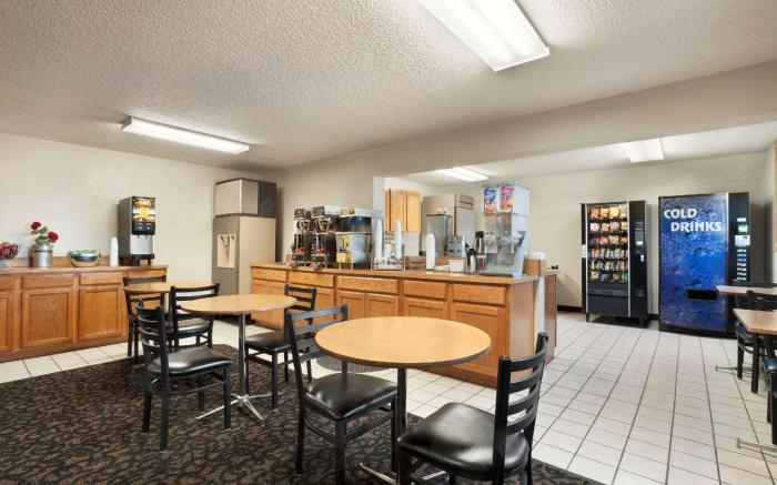 Super 8 By Wyndham Lincoln North