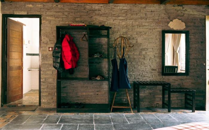 Mountain Lodges of Nepal, Tomijong