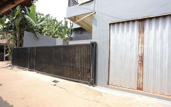OYO 93021 Kost Dison