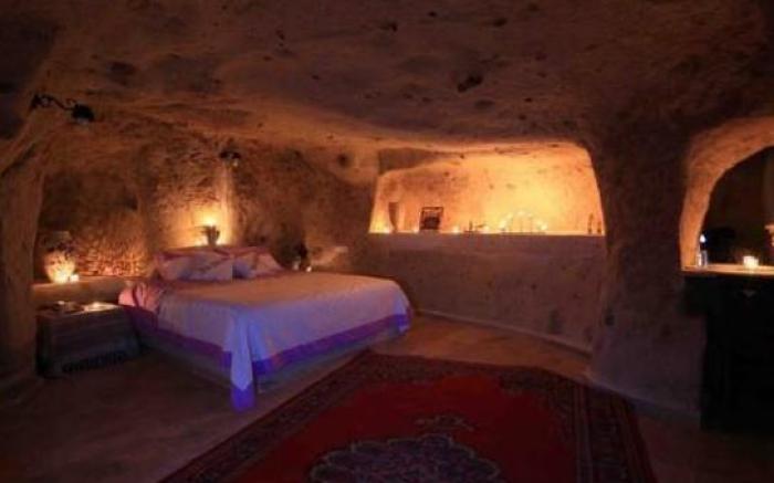 Jerveni Cave Hotel