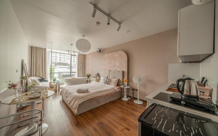 Aimee House Pham Hong Thai