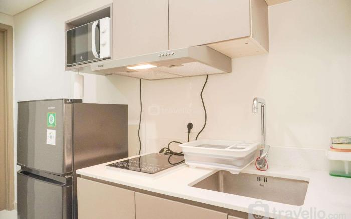 Modern Look & Homey 1BR at Gold Coast By Travelio