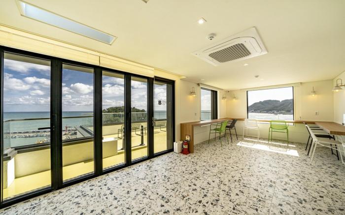 Busan Songjeong Brooks Hotel