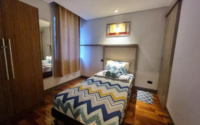 Cozy 2br with bathtub