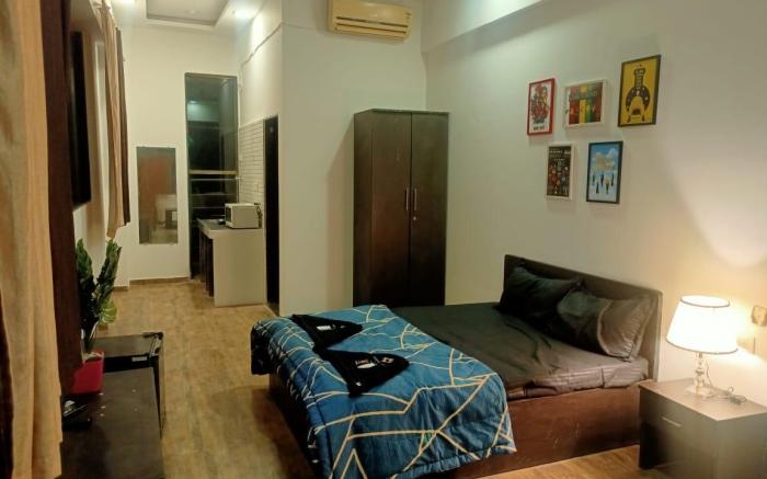 Ivy Pali Private Room & Balcony - (Near Imagica)