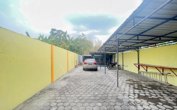 Sion Homestay Mitra RedDoorz near Terminal Kertajaya Mojokerto