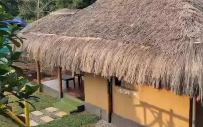 The Hidden Peaks Mud house Cottage