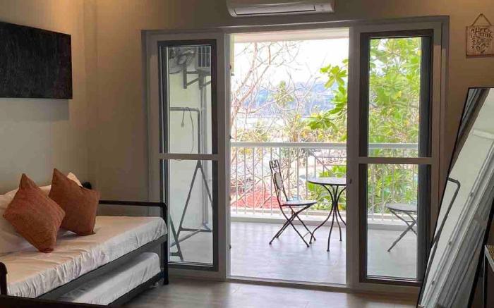 Modern Chic Beachfront Unit at Canyon Cove Nasugbu