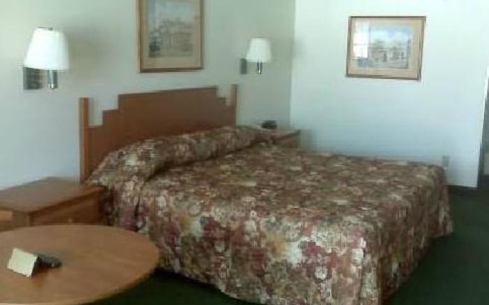 Diboll Inn and Suites