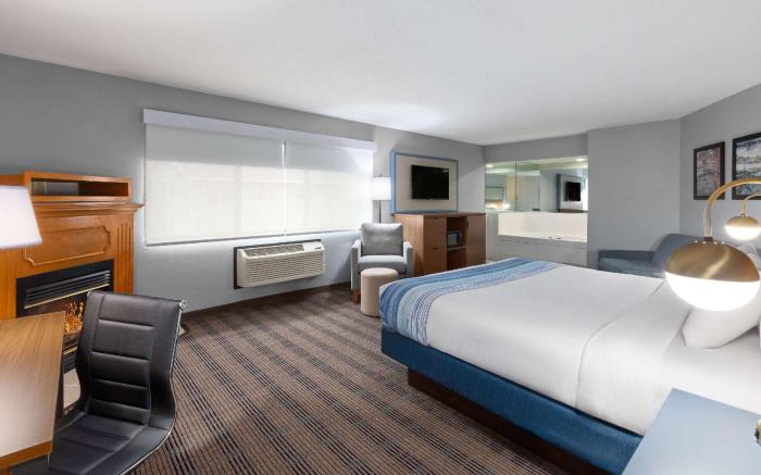 AmericInn by Wyndham North Branch