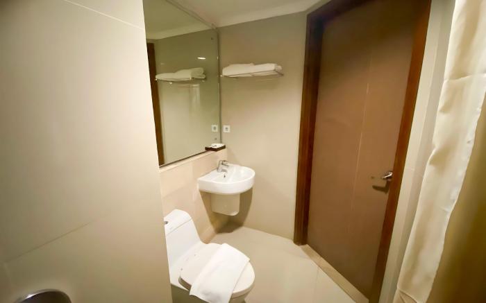 Vrata Hotel Yogyakarta - Formerly Bueno Colombo Hotel