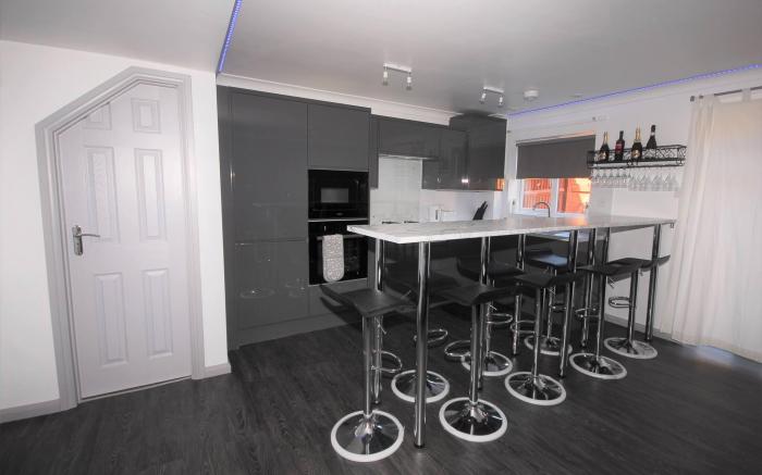 Get Away Home With Hot Tub Sleeps 7