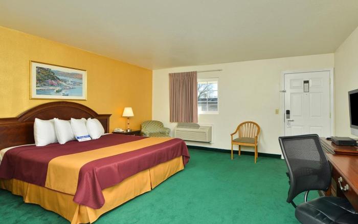 Americas Best Value Inn & Suites - Redding, CA