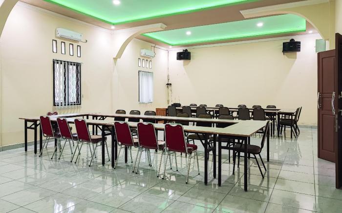 RedDoorz Plus Syariah near Simpang Rimbo Jambi