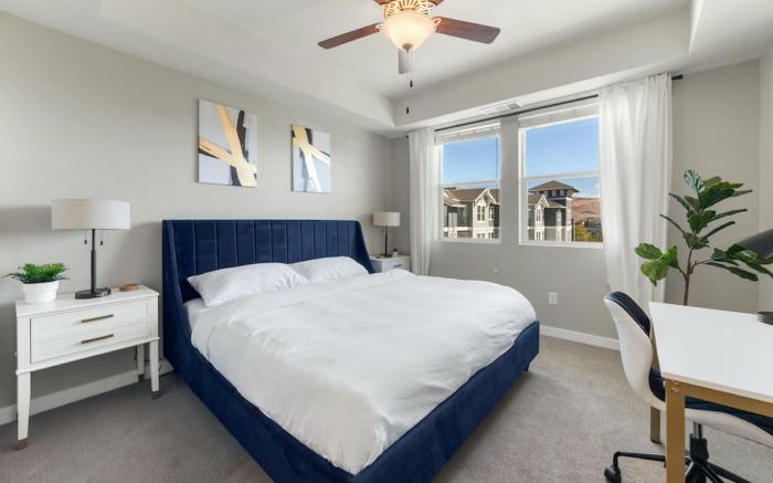 Designer Apt  with Jacuzzi  Pool   Mountain Views