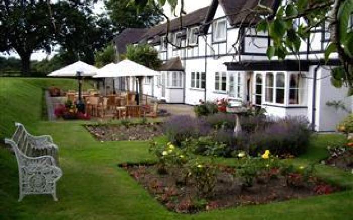 South Lawn Hotel