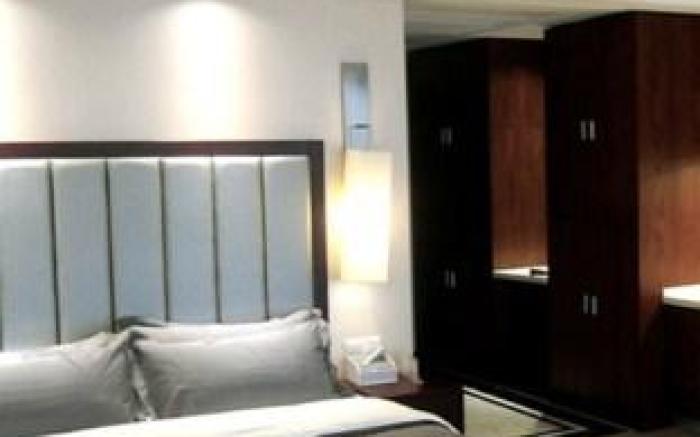 Yancheng Youth Club and Reading Hotel