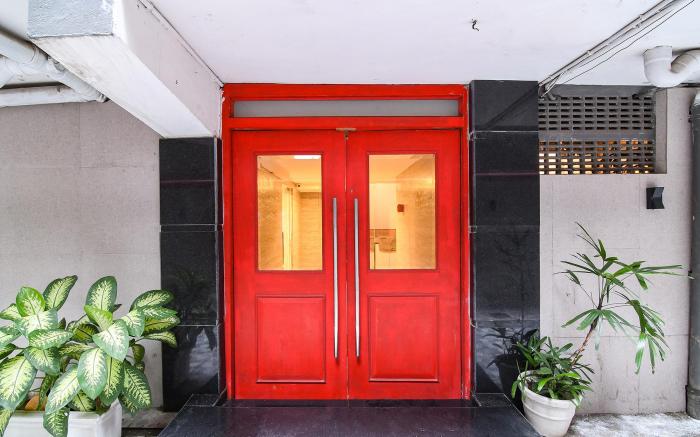 FabHotel Sayeeda International - 600m from Park Circus 7 Point
