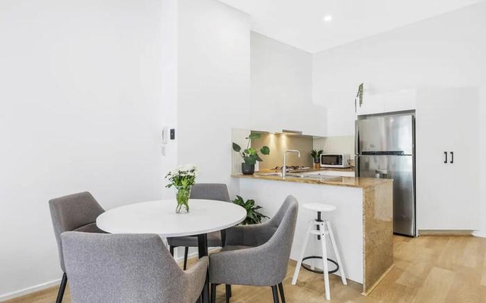 Luxurious 2BR Abode in Superb Location!