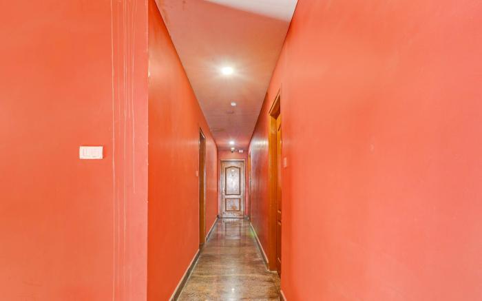Super Hotel O Karakambadi Near Alipiri formerly BVN Grand