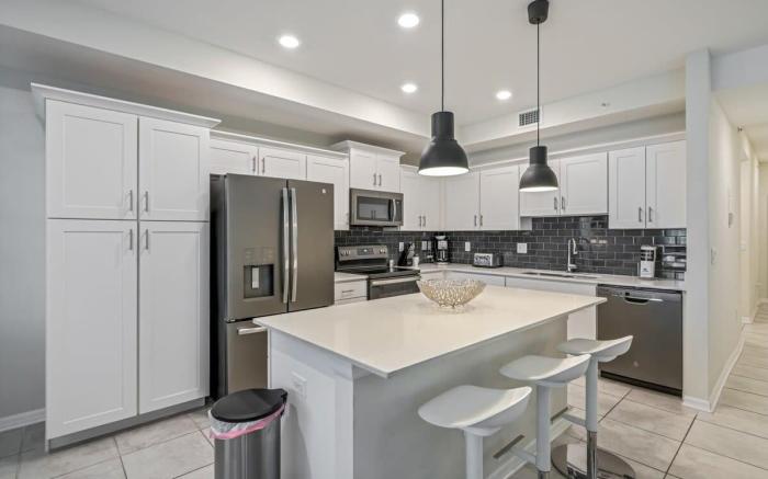 Superb, Spacious Condo, Prime Resort!