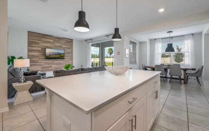 Superb, Spacious Condo, Prime Resort!