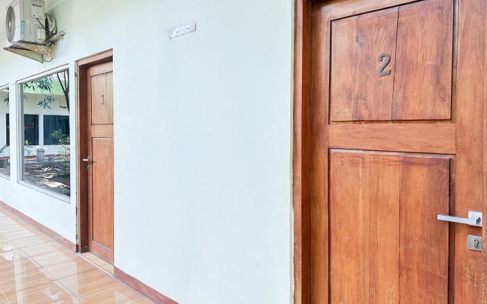 Global Inn Syariah Mitra RedDoorz near Juanda T1 Airport