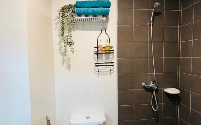 Minimalist studio unit
