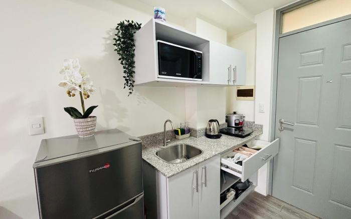 Minimalist studio unit